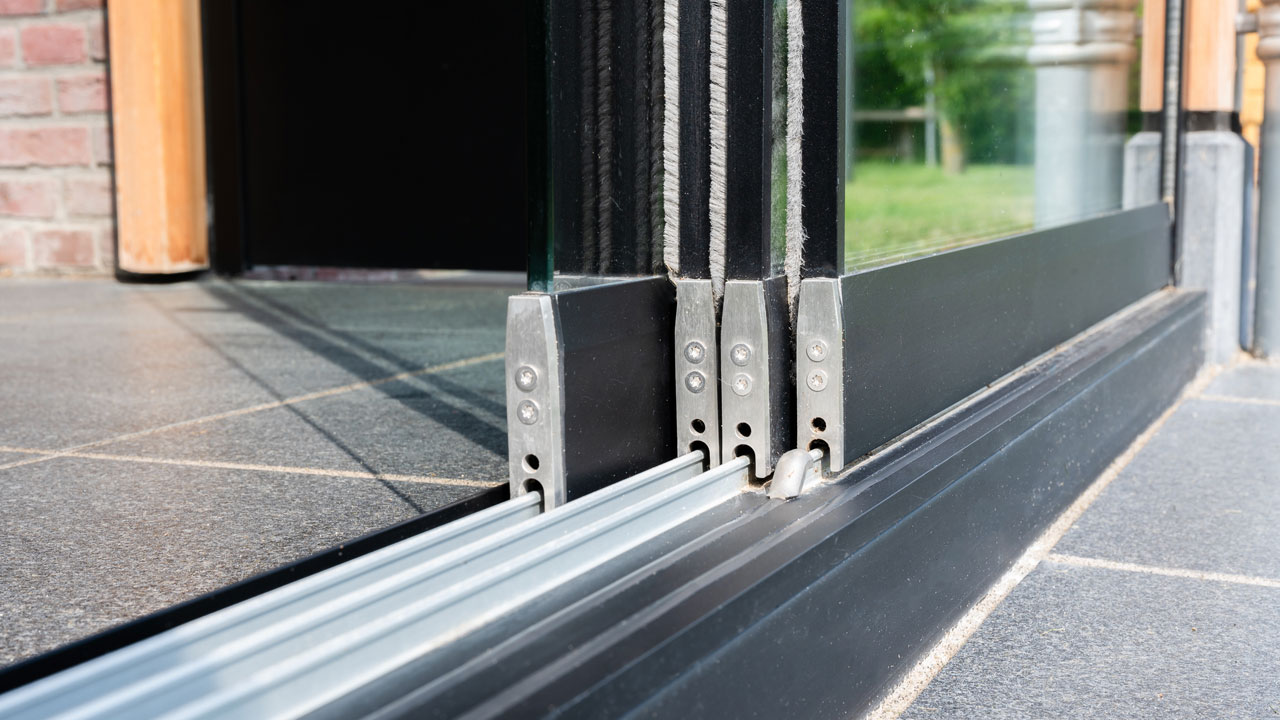 rails-glazen-schuifwand-gerve-verandas